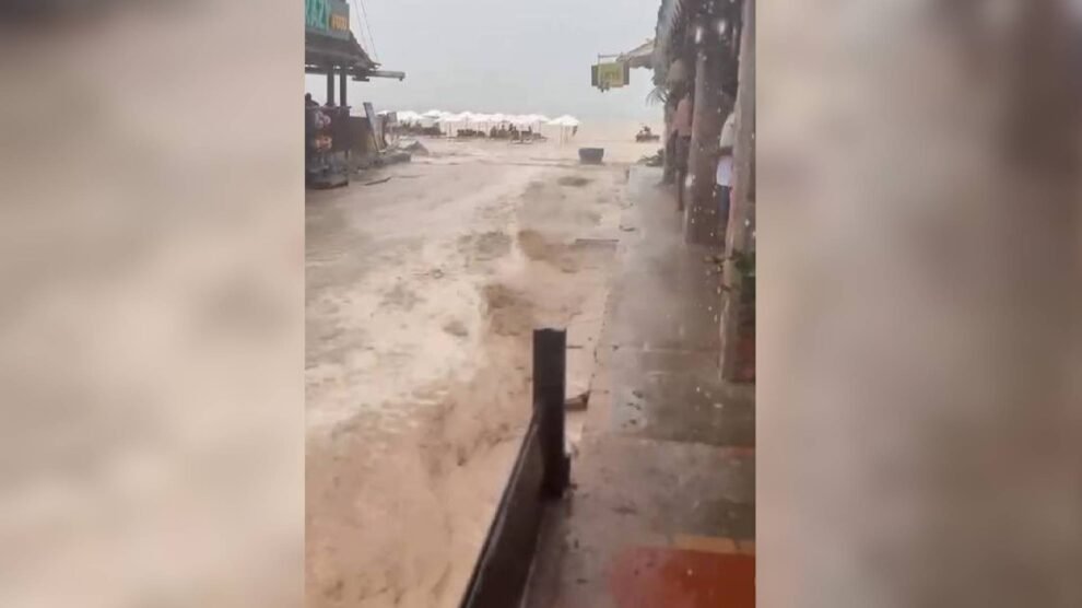 chuva-intensa-provoca-alagamentos-e-correnteza-em-ruas-da-vila-de-jericoacoara,-no-ceara