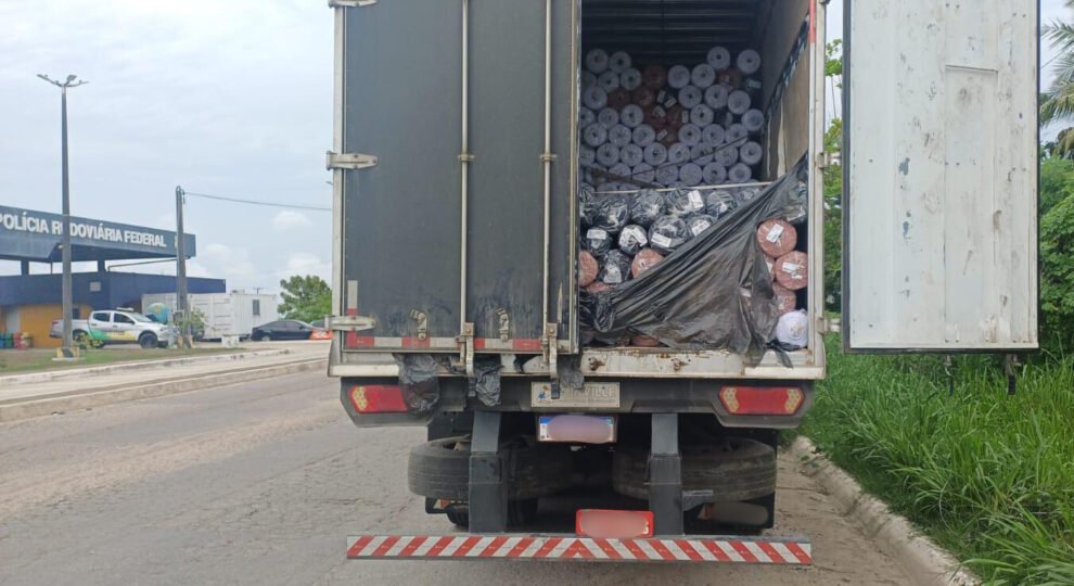 homem-e-preso-ao-transportar-18-toneladas-de-tecidos-sem-nota-fiscal-no-ceara