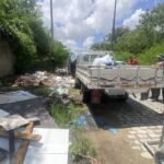 agefis-apreende-caminhonete-por-descarte-irregular-de-residuos-no-bairro-cajazeiras,-em-fortaleza
