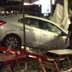 motorista-perde-controle-do-carro-e-invade-barraca-de-praia-na-beira-mar-de-fortaleza