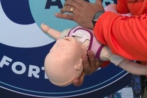 engasgos-em-criancas-podem-evoluir-para-parada-cardiorespiratoria;-saiba-os-cuidados