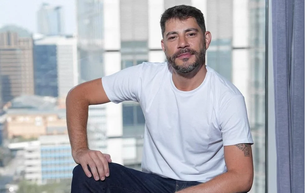 evaristo-costa-rebate-comentario-homofobico-de-seguidora-nas-redes-sociais