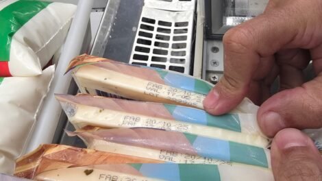 supermercado-e-autuado-em-fortaleza-por-vender-produtos-vencidos-nas-prateleiras