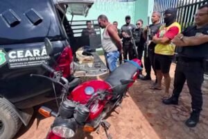 pai-e-preso-apos-usar-baladeira-para-jogar-drogas-para-o-filho-em-presidio-no-ceara