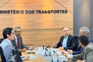 em-brasilia,-elmano-anuncia-duplicacao-das-br-222-e-br-020:-obras-devem-comecar-em-breve