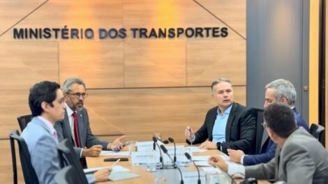 em-brasilia,-elmano-anuncia-duplicacao-das-br-222-e-br-020:-obras-devem-comecar-em-breve