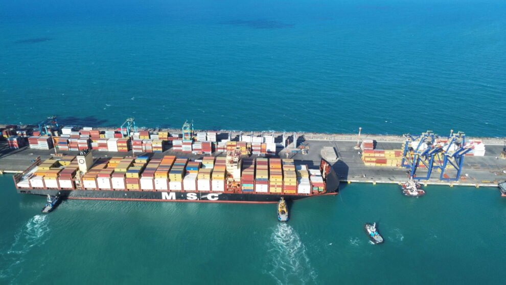 porto-do-pecem-bate-recorde-de-conteineres-e-cresce-7%-em-movimentacao-de-cargas-em-2025