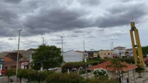 perigo:-avisos-do-inmet-sobre-chuvas-fortes-abrangem-todo-o-estado-do-ceara