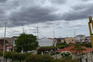 perigo:-avisos-do-inmet-sobre-chuvas-fortes-abrangem-todo-o-estado-do-ceara