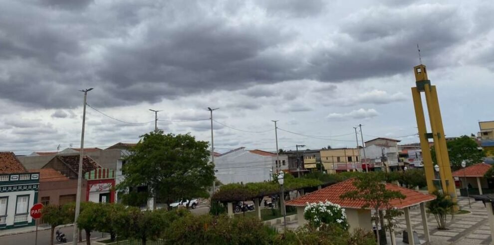 perigo:-avisos-do-inmet-sobre-chuvas-fortes-abrangem-todo-o-estado-do-ceara