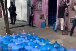 mp-denuncia-membro-do-cv-por-cobrar-taxa-a-comerciantes-de-agua-em-sobral,-no-ceara