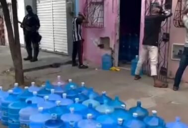 mp-denuncia-membro-do-cv-por-cobrar-taxa-a-comerciantes-de-agua-em-sobral,-no-ceara