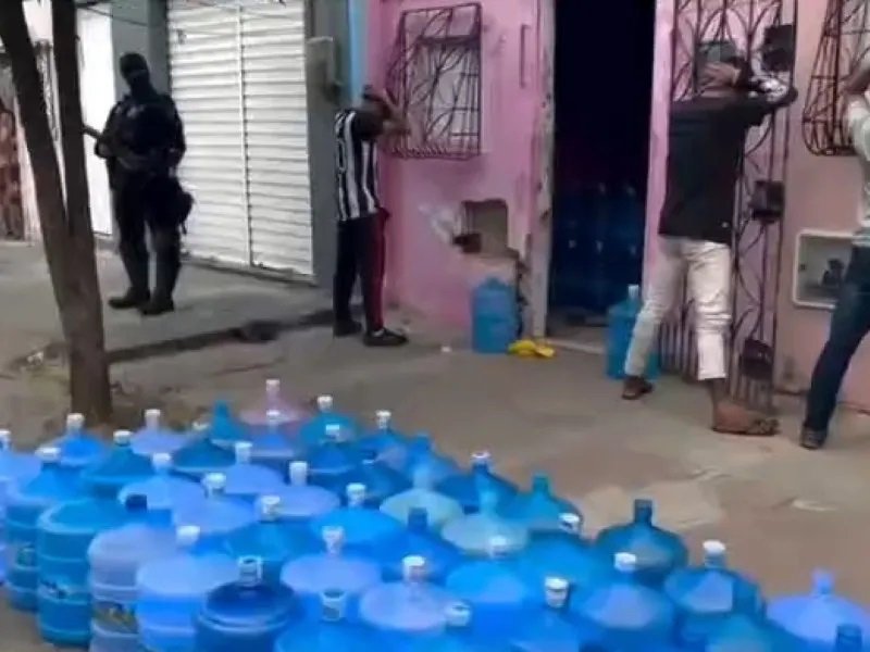 mp-denuncia-membro-do-cv-por-cobrar-taxa-a-comerciantes-de-agua-em-sobral,-no-ceara