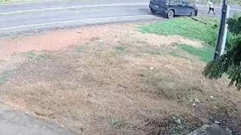 mulher-e-atropelada-por-carro-enquanto-andava-em-acostamento-de-rodovia-no-ceara