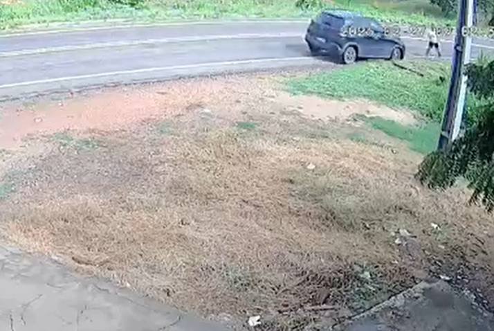 mulher-e-atropelada-por-carro-enquanto-andava-em-acostamento-de-rodovia-no-ceara