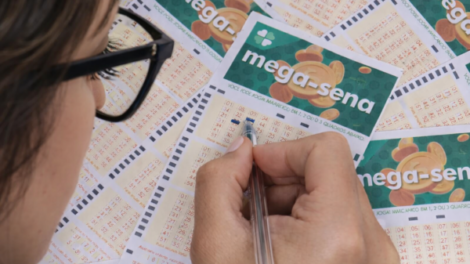 mega-sena-acumula-e-premio-vai-a-r$-160-milhoes;-veja-os-numeros-sorteados