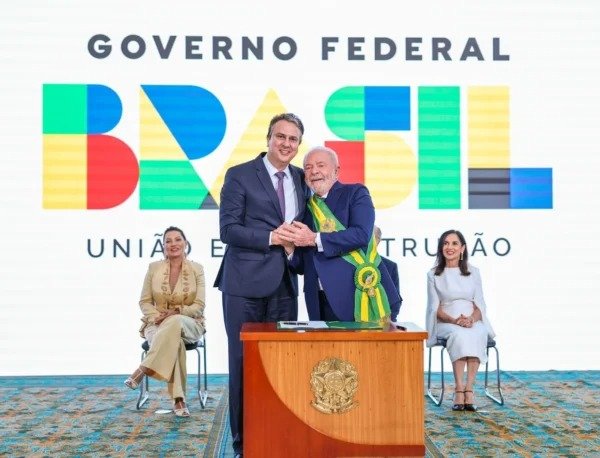 lula-deve-voltar-ao-ceara-para-inaugurar-ita-em-fortaleza,-anuncia-camilo-santana;-saiba-quando