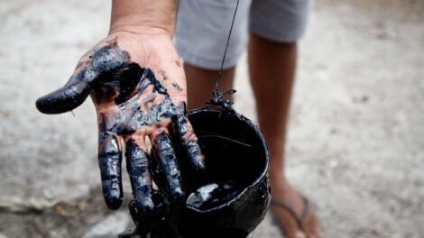agricultor-que-teria-achado-petroleo-no-ceara-nao-podera-vender-subtancia-mesmo-apos-confirmacao