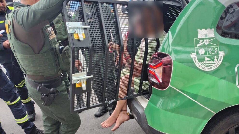 motorista-que-estaria-alcolizada-provoca-serie-de-colisoes-no-transito-e-e-presa-em-fortaleza