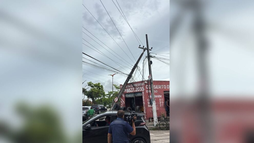 caminhao-derruba-poste-e-deixa-trecho-da-av.-raul-barbosa-sem-energia-em-fortaleza