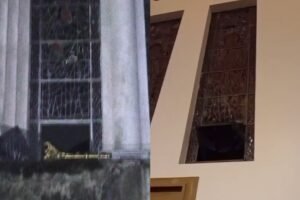 catedral-de-fortaleza-e-invadida-por-criminosos-de-madrugada;-vitral-historico-foi-quebrado