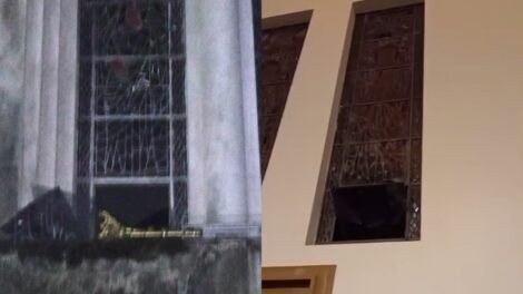 catedral-de-fortaleza-e-invadida-por-criminosos-de-madrugada;-vitral-historico-foi-quebrado