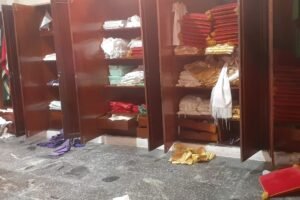 criminosos-que-invadiram-catedral-de-fortaleza-quebraram-vitral-historico-e-deixaram-marcas-de-sangue-no-templo