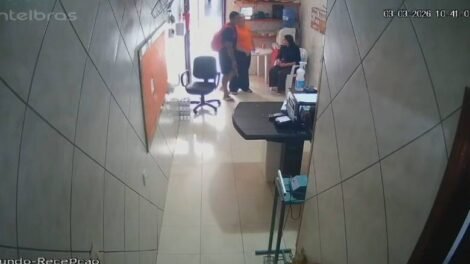 criminoso-invade-motel-em-fortaleza,-ameaca-funcionarias-e-foge-com-pertences 