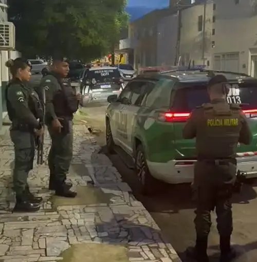 homem-e-preso-apos-quebrar-vitral-e-invadir-catedral-de-fortaleza