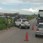 caminhao-cai-em-vala-e-deixa-tres-pessoas-feridas-no-quarto-anel-viario,-em-maracanau