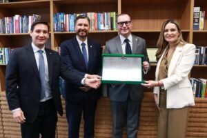 ministro-do-stf-cristiano-zanin-recebe-titulo-de-cidadao-cearense