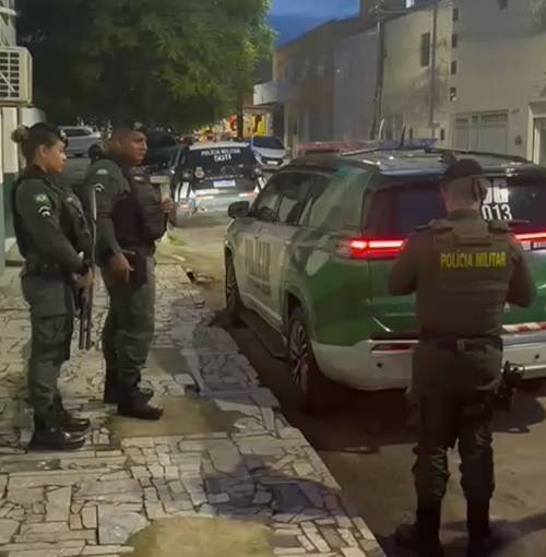 homem-e-preso-apos-invasao-a-catedral-de-fortaleza;-vitral-do-templo-foi-quebrado