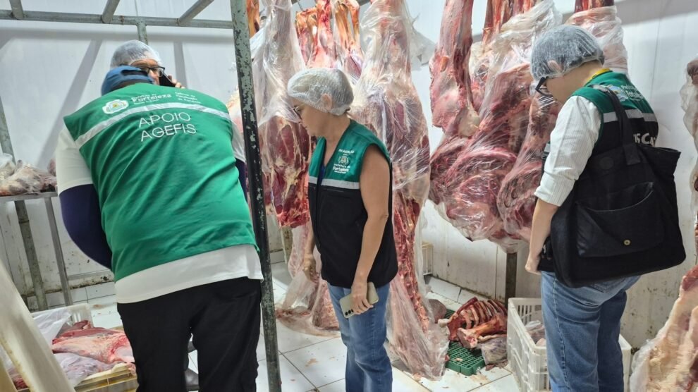 agefis-apreende-500-kg-de-carne-em-acougue-de-fortaleza;-estabelecimento-ja-estava-interditado