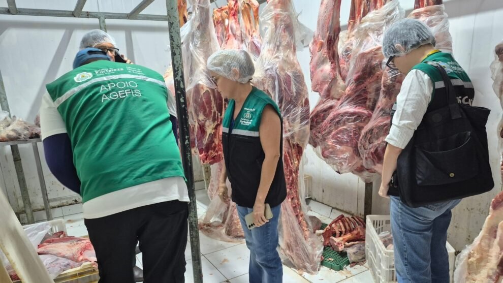 agefis-apreende-500-kg-de-carne-em-acougue-de-fortaleza;-estabelecimento-ja-estava-interditado