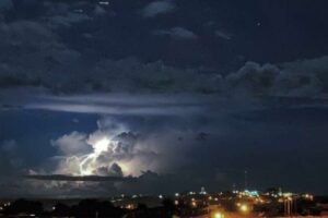 ceara-registra-mais-de-3-mil-raios-em-24-horas;-fortaleza-contabiliza-13-descargas