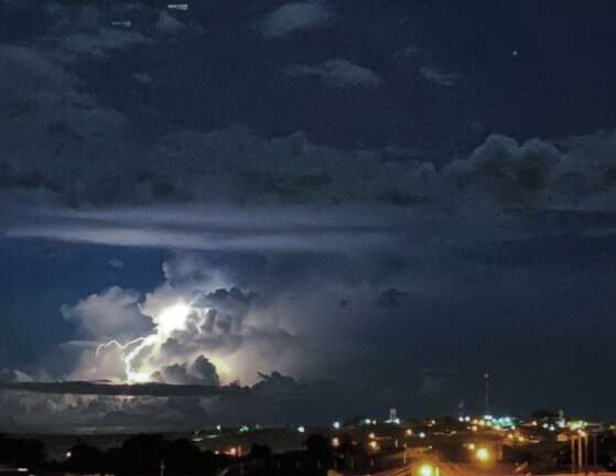 ceara-registra-mais-de-3-mil-raios-em-24-horas;-fortaleza-contabiliza-13-descargas