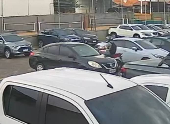 aluna-e-assaltada-em-estacionamento-de-academia-no-bairro-passare,-em-fortaleza