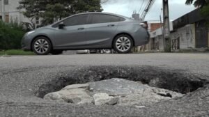 buracos-e-desniveis:-qualidade-do-asfalto-em-fortaleza-varia-de-bairro-a-bairro