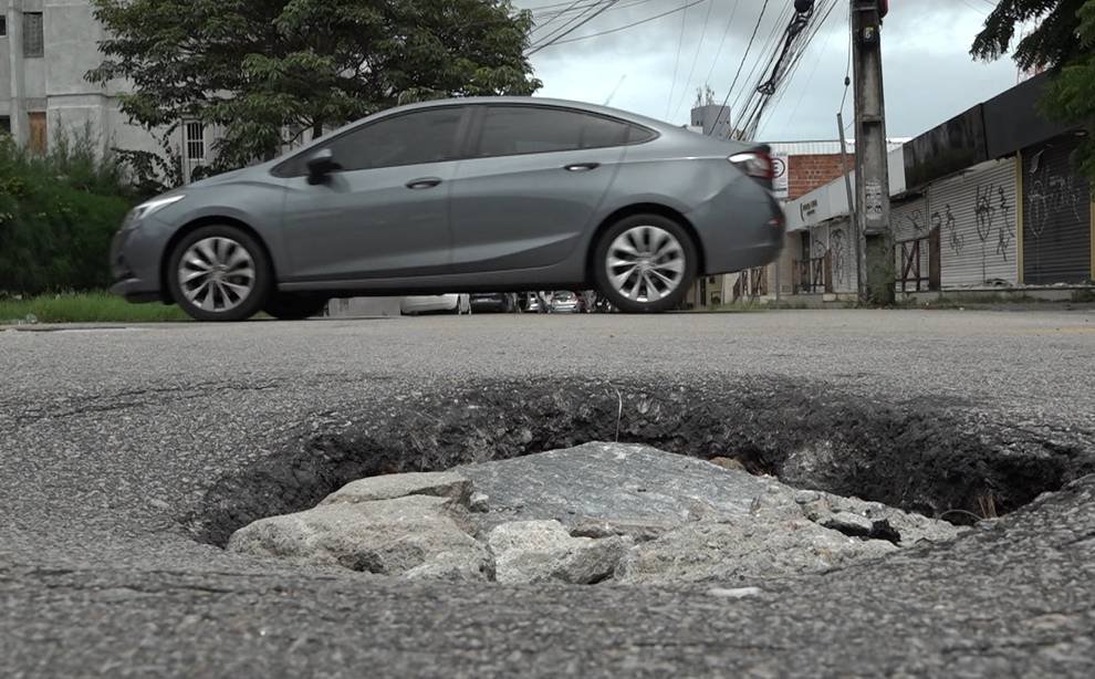 buracos-e-desniveis:-qualidade-do-asfalto-em-fortaleza-varia-de-bairro-a-bairro