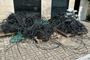 oito-pessoas-sao-presas-com-mais-de-meia-tonelada-de-cabos-furtados-em-fortaleza