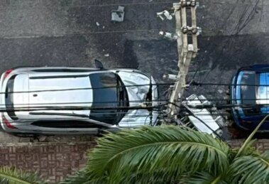 transformador-explode-e-cai-sobre-carro-estacionado-em-rua-de-fortaleza