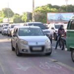 invasao-de-ciclofaixas-por-motos-e-carros-gera-multas-e-preocupa-ciclistas-em-fortaleza
