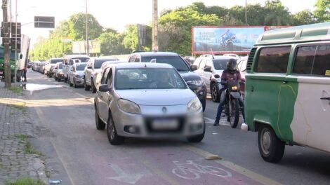 invasao-de-ciclofaixas-por-motos-e-carros-gera-multas-e-preocupa-ciclistas-em-fortaleza