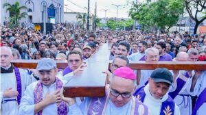 15a-caminhada-penitencial-leva-milhares-de-fieis-as-ruas-em-fortaleza